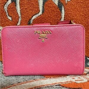PRADA ❤️🌟COMPACT WALLET⭐️